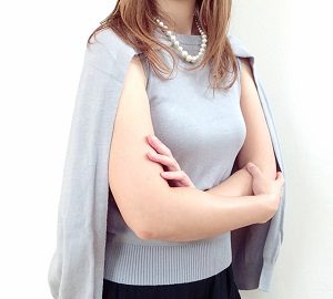 ショップリスト スリットスリーブニット 画像 グレー