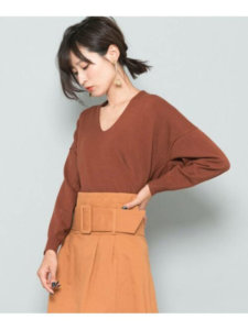 vネック　セーター　石原さとみ　コーデ